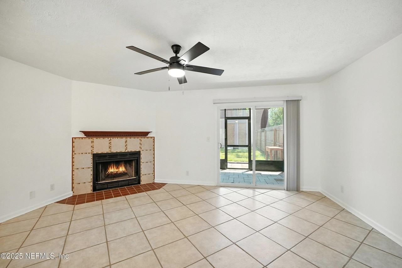 1915 Main St - Photo 6 of 19