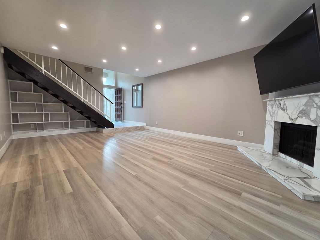 18319 Collins St ##2 - Photo 5 of 21