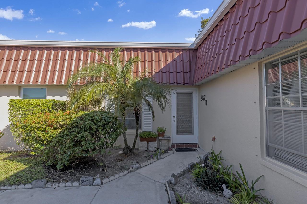 857 Worcester Ln #B - Photo 3 of 40