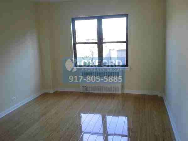 W Houston St & Bedford St #8A