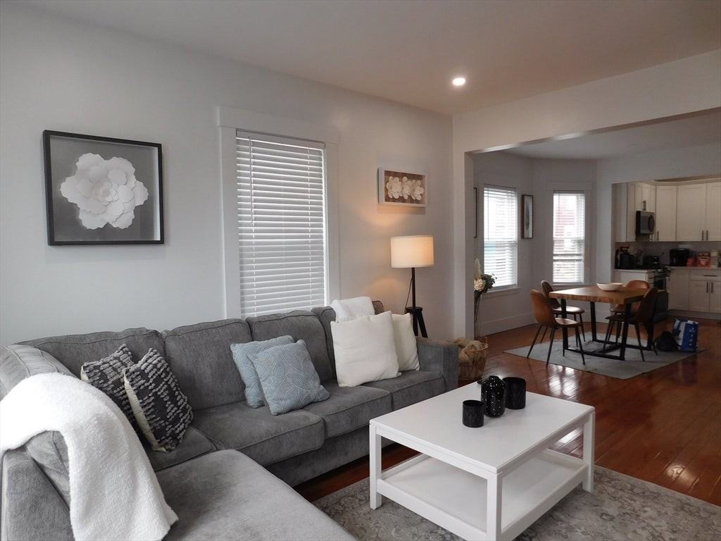 783 Washington St - Photo 4 of 31