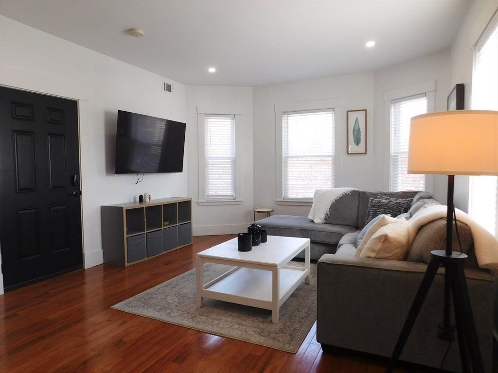 783 Washington St - Photo 5 of 31