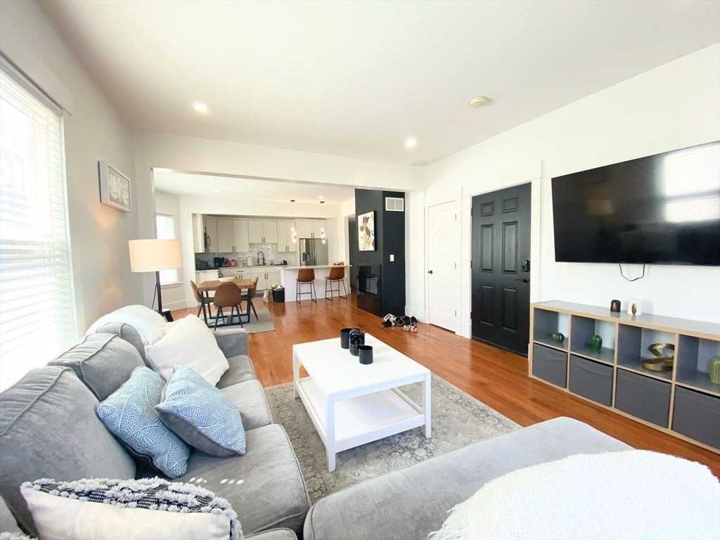 783 Washington St - Photo 6 of 31