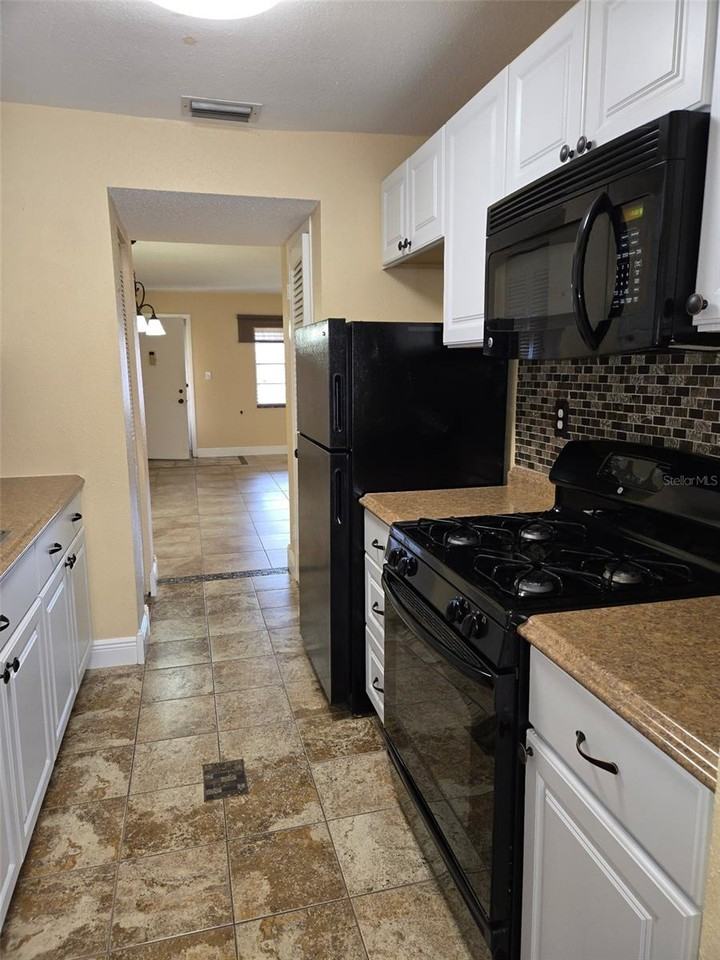 10032 65th Ave N - Photo 2 of 33