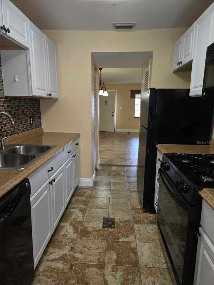 10032 65th Ave N - Photo 3 of 33