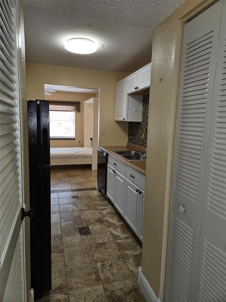 10032 65th Ave N - Photo 4 of 33