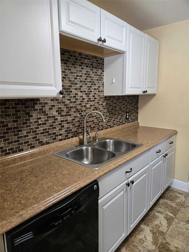 10032 65th Ave N - Photo 5 of 33