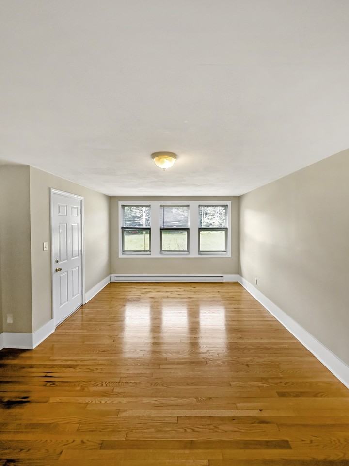 109 Hampshire Rd Unit 2 - Photo 3 of 19