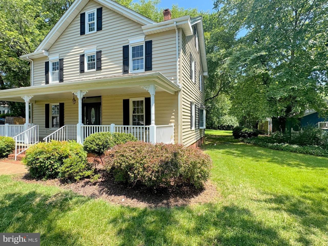 28250 Old Village Rd - Photo 3 of 50