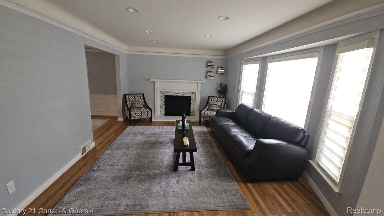 24917 Ward St - Photo 3 of 11