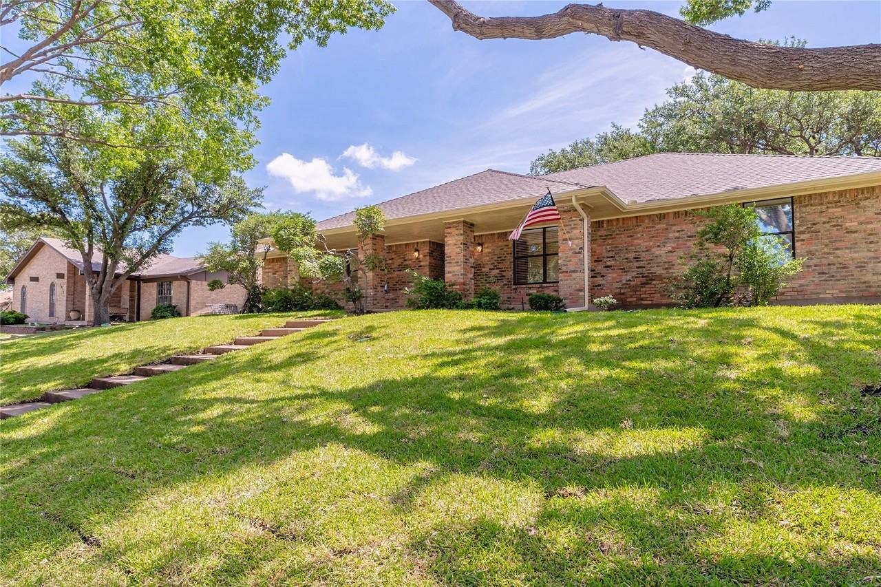 2017 Wellington Drive - Photo 2 of 23