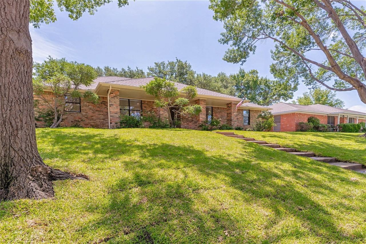 2017 Wellington Drive - Photo 3 of 23