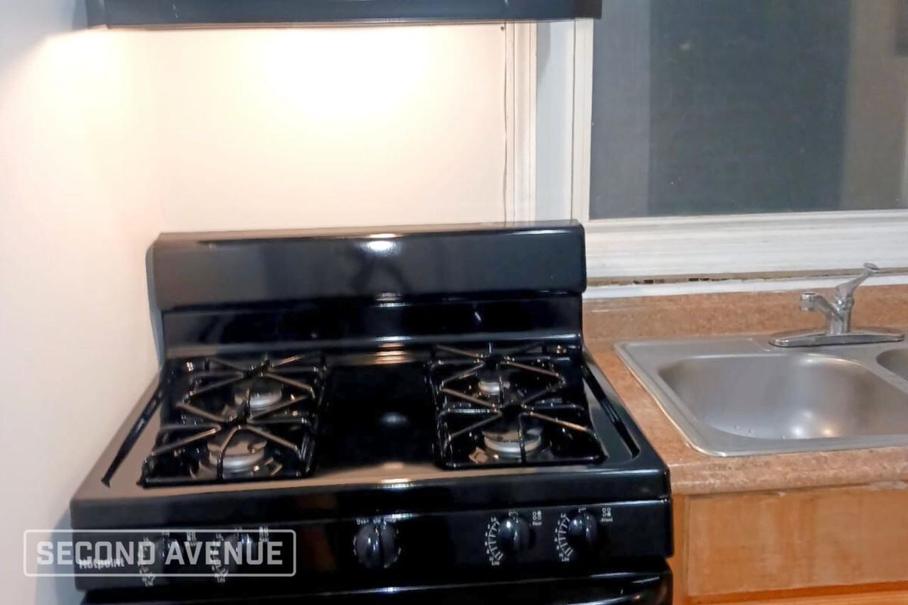 8239 S Woodlawn Ave - Photo 5 of 11