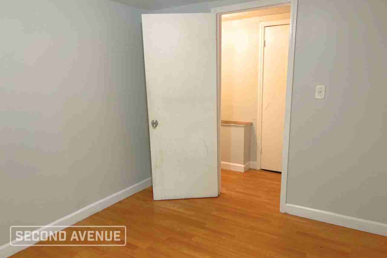 8239 S Woodlawn Ave - Photo 6 of 11