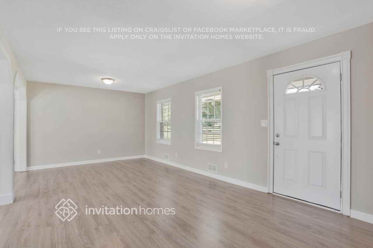 3899 Summit Dr - Photo 3 of 18