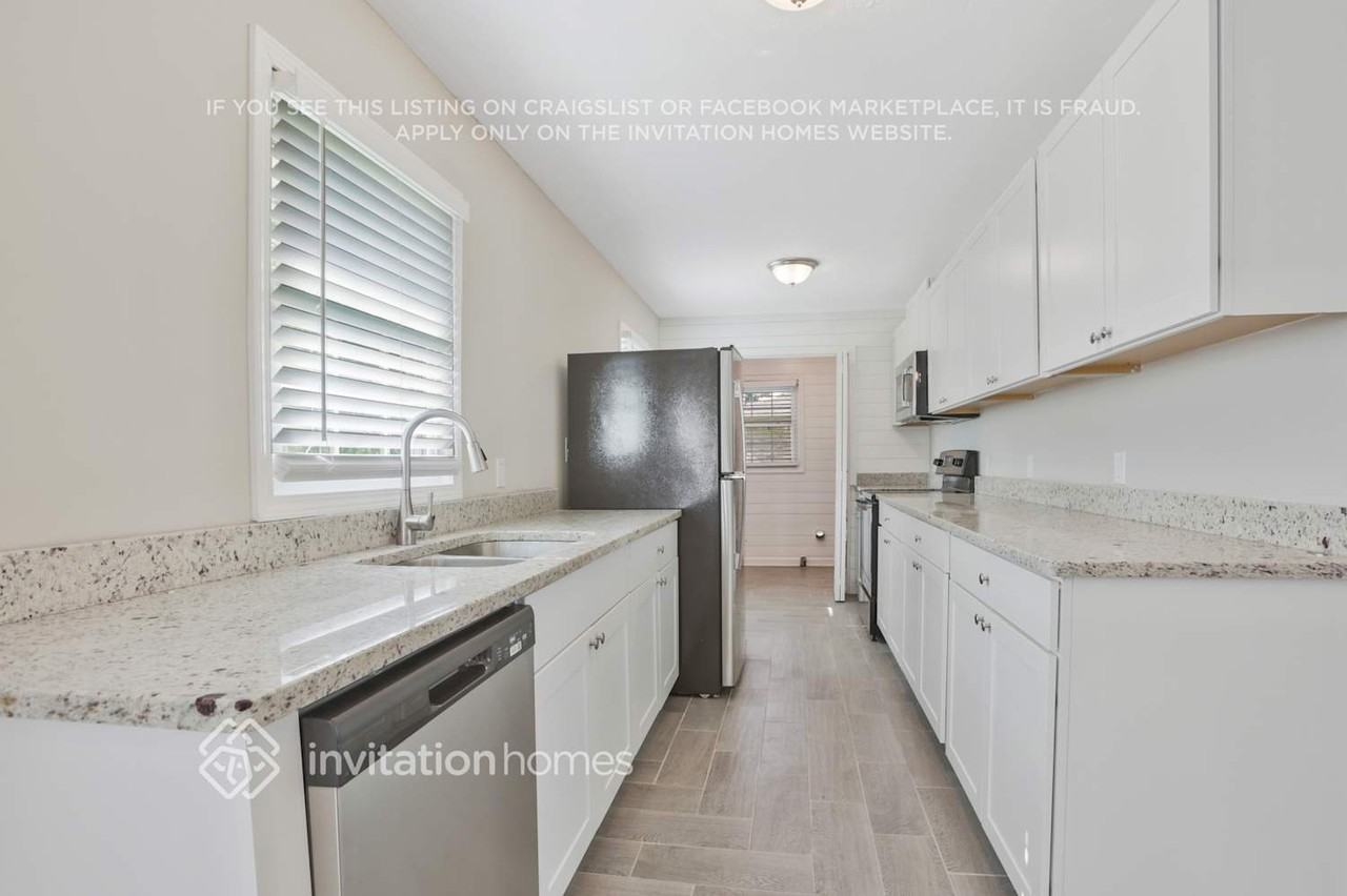 3899 Summit Dr - Photo 7 of 18