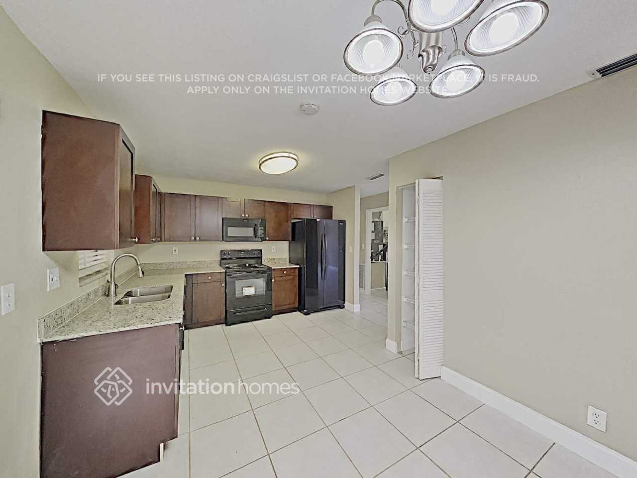 12162 Nw 23rd Mnr - Photo 6 of 16
