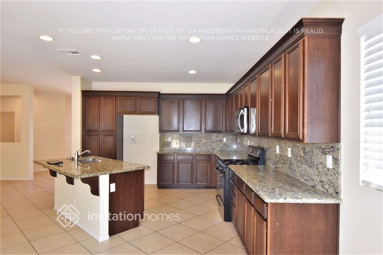 27191 Golden Field Ct - Photo 3 of 19