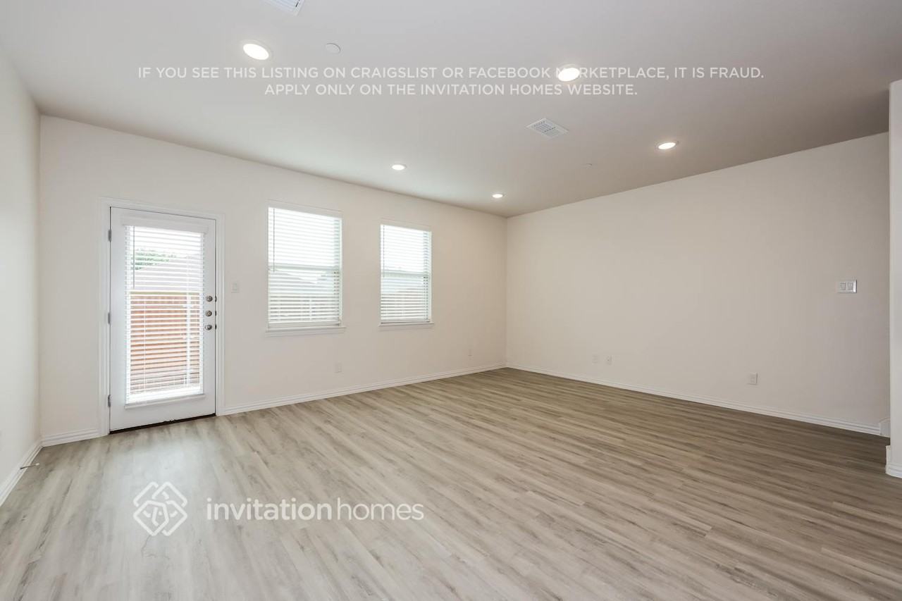 6424 Blue Trl - Photo 3 of 28