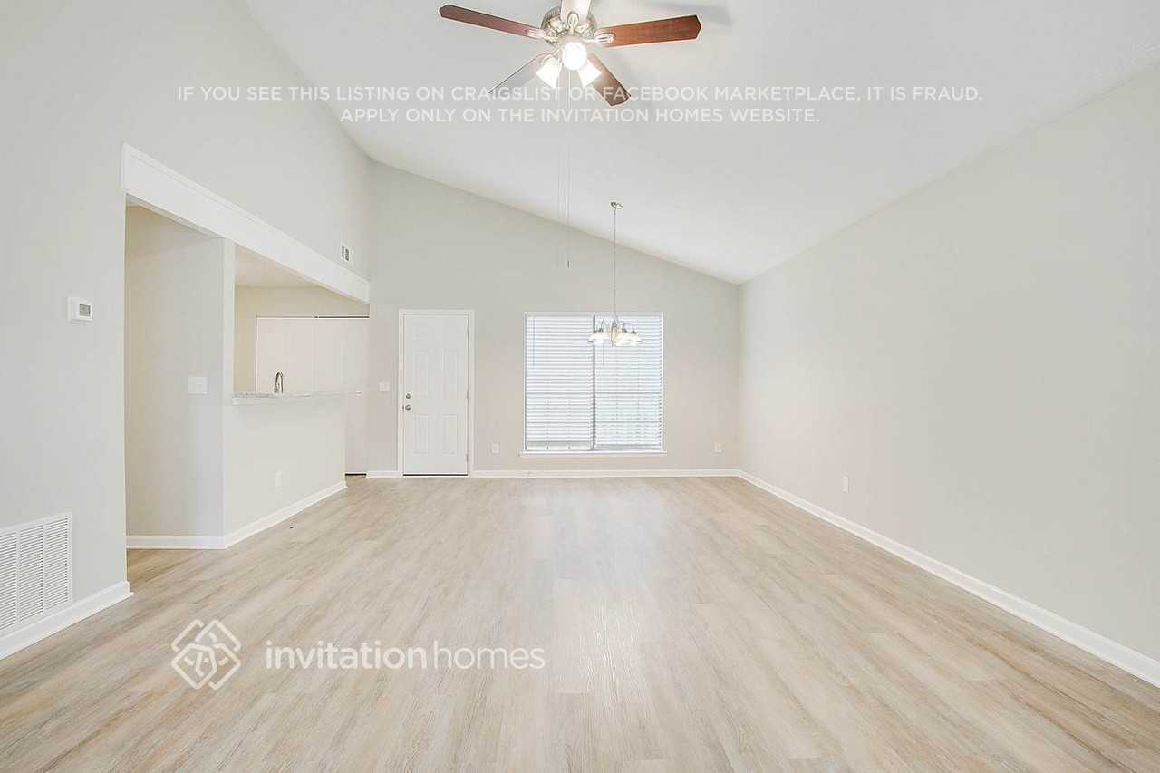 678 Utoy Cir Sw - Photo 3 of 21