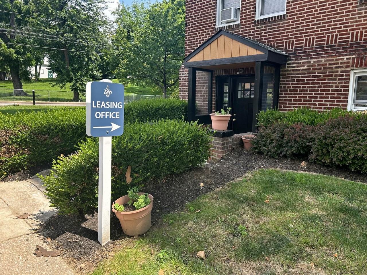 Parkwood Manor Apartments - Photo 3 of 18