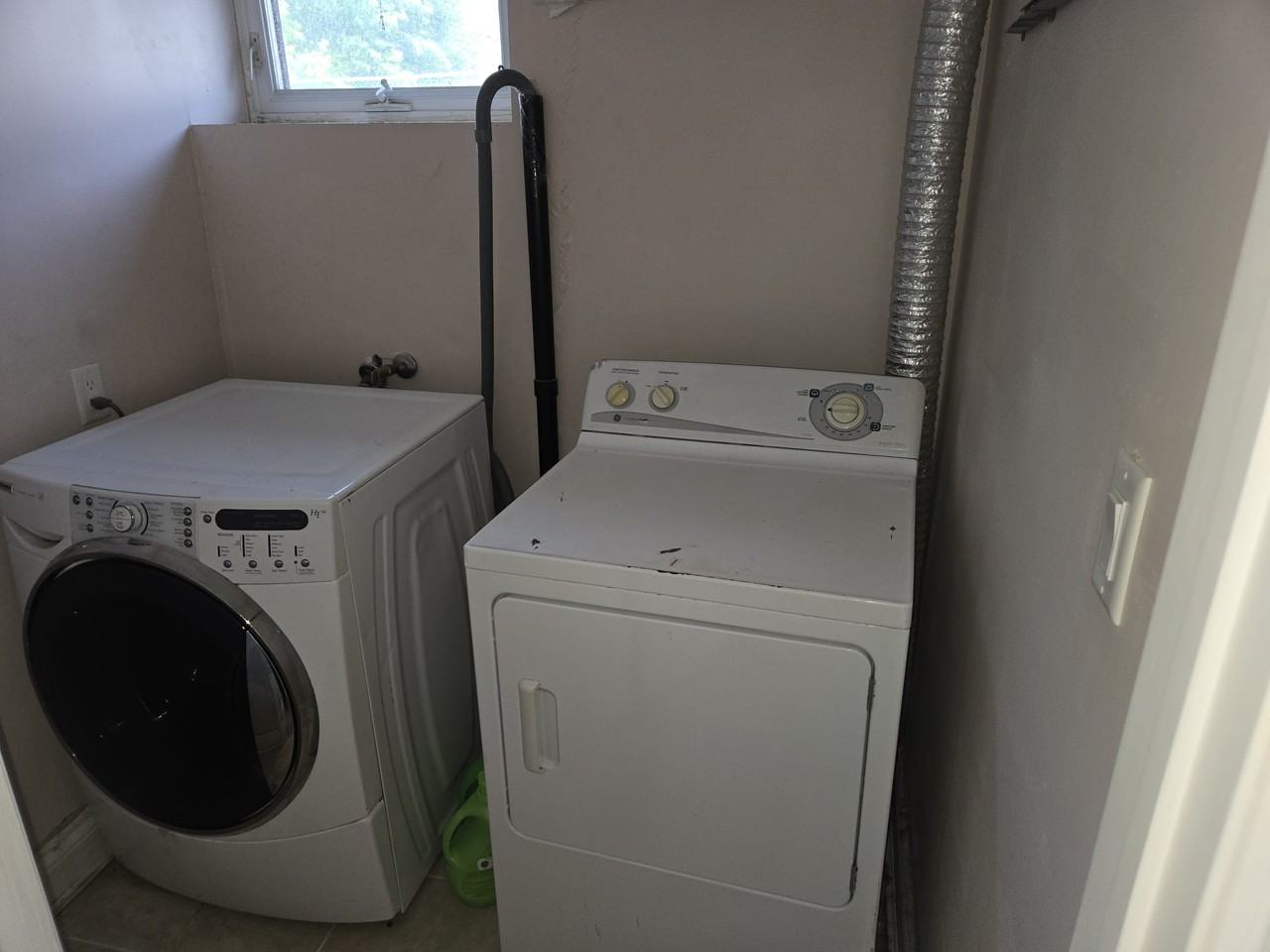 38 Billingsgate Crescent #1 - Photo 3 of 12