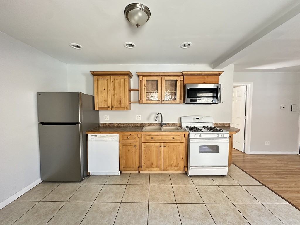 2458 N Clybourn Ave #1R - Photo 2 of 21