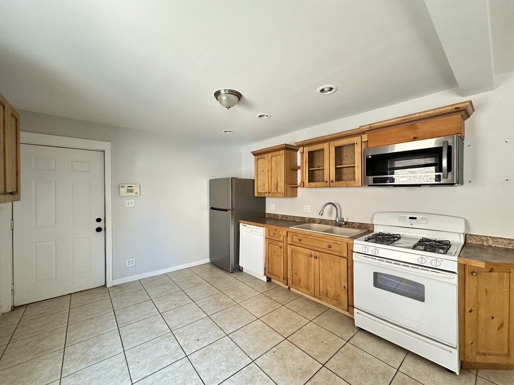 2458 N Clybourn Ave #1R - Photo 3 of 21
