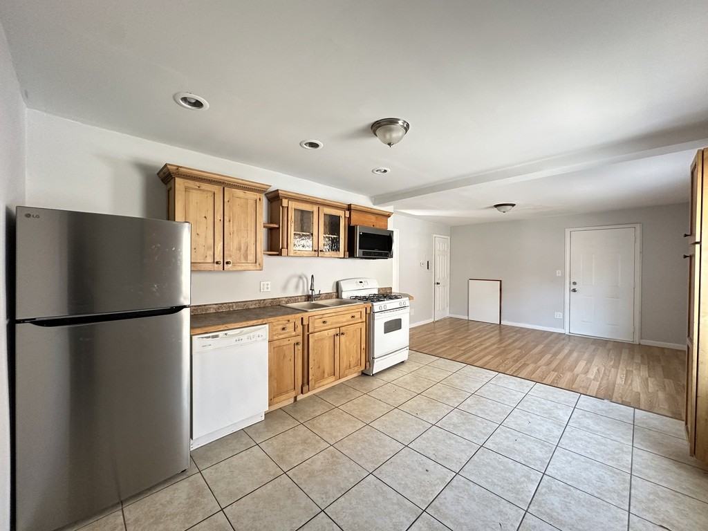 2458 N Clybourn Ave #1R - Photo 4 of 21