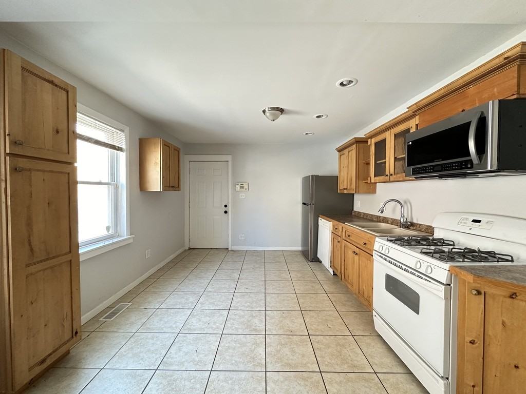 2458 N Clybourn Ave #1R - Photo 5 of 21
