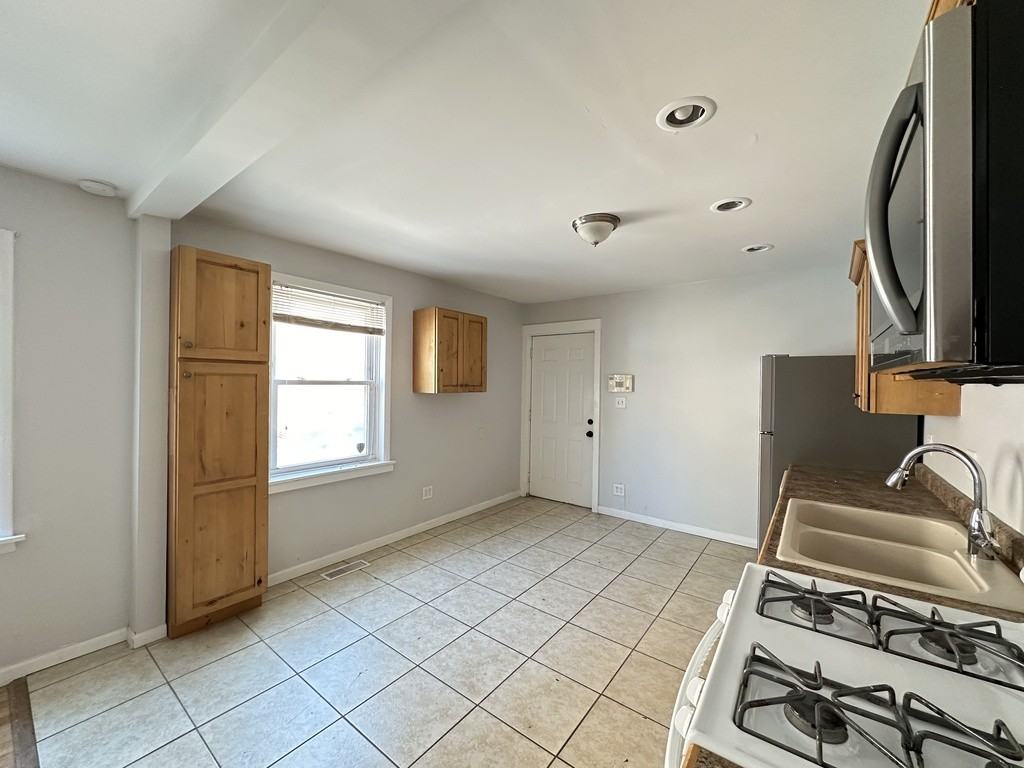 2458 N Clybourn Ave #1R - Photo 6 of 21