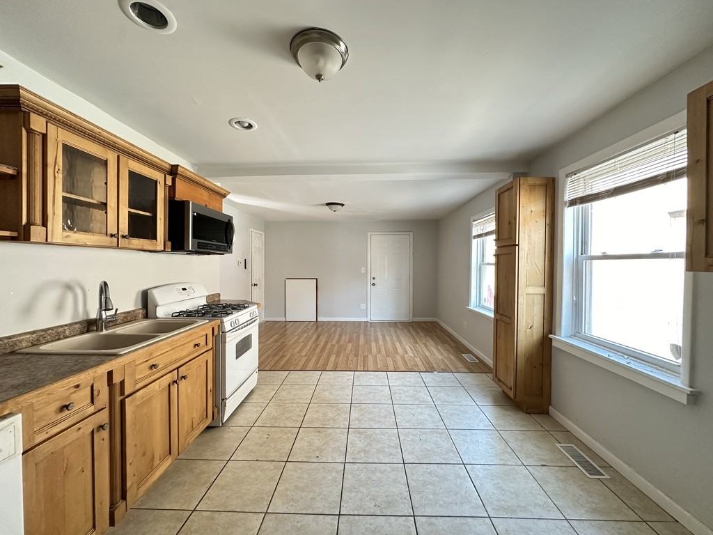 2458 N Clybourn Ave #1R - Photo 7 of 21