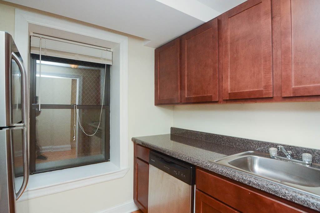 1347 N Dearborn St #101 - Photo 3 of 16