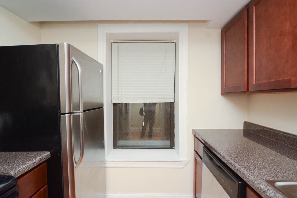 1347 N Dearborn St #101 - Photo 4 of 16