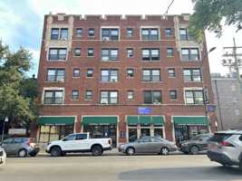 featured image of 739 W Belmont Ave #515