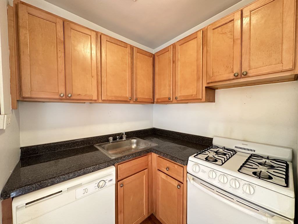 739 W Belmont Ave #515 - Photo 3 of 21