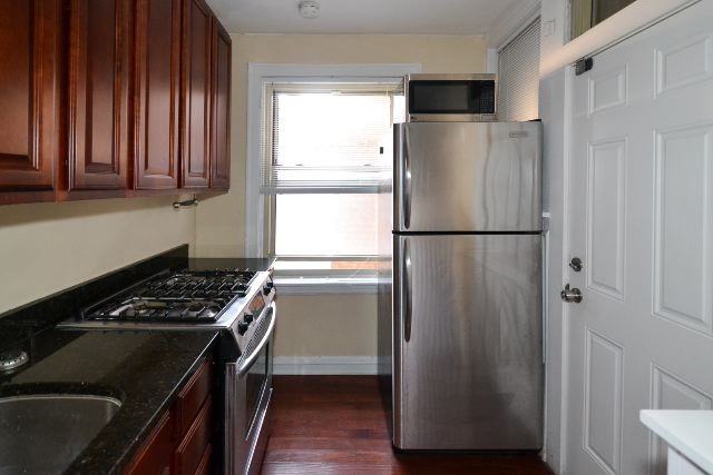 544 W Surf St #1E - Photo 2 of 18