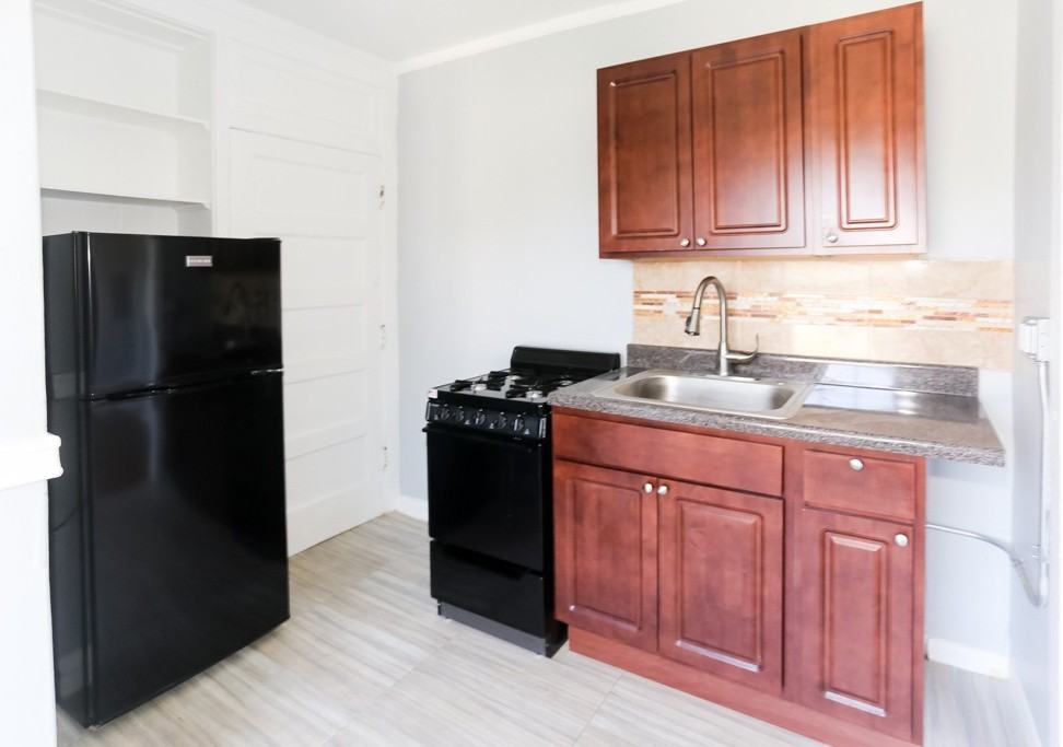 3263 W Wrightwood Ave #3R - Photo 2 of 15