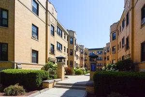 featured image of 2327 N Rockwell St #2A