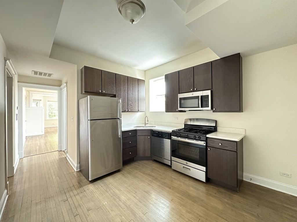2814 N Troy St #2F - Photo 2 of 21