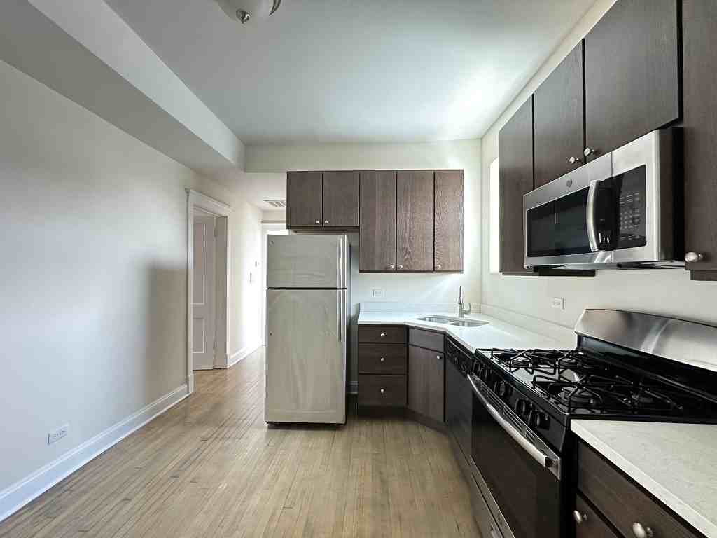 2814 N Troy St #2F - Photo 3 of 21
