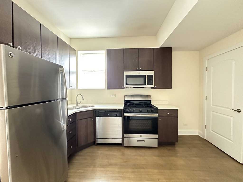 2814 N Troy St #2F - Photo 4 of 21