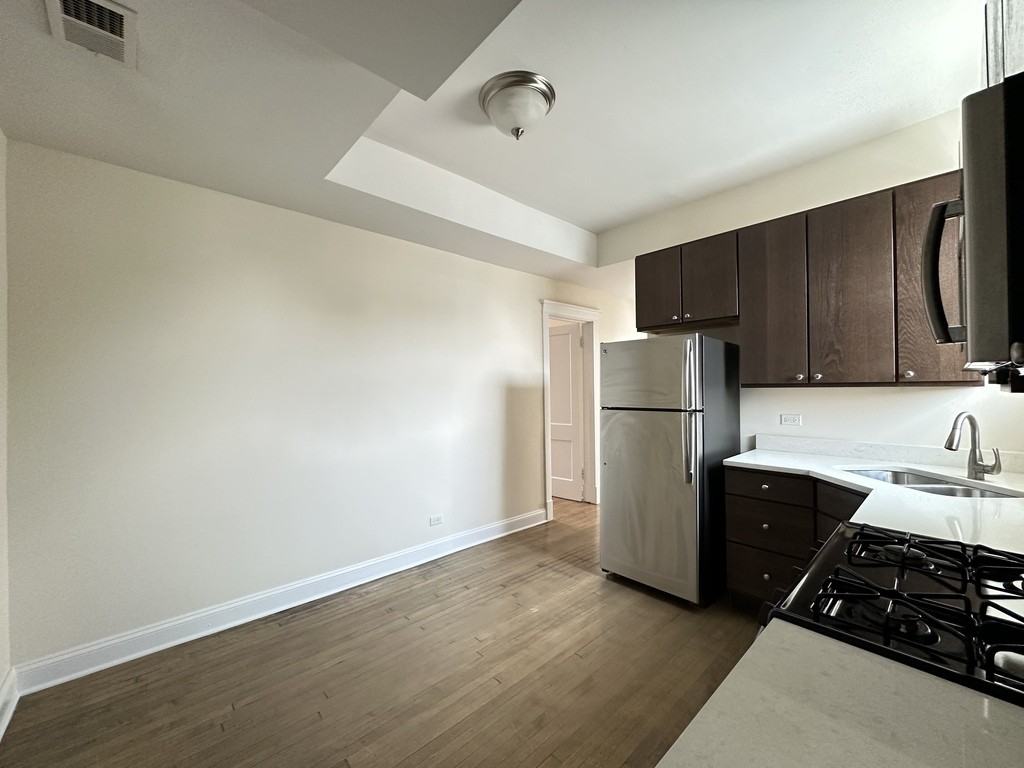 2814 N Troy St #2F - Photo 5 of 21