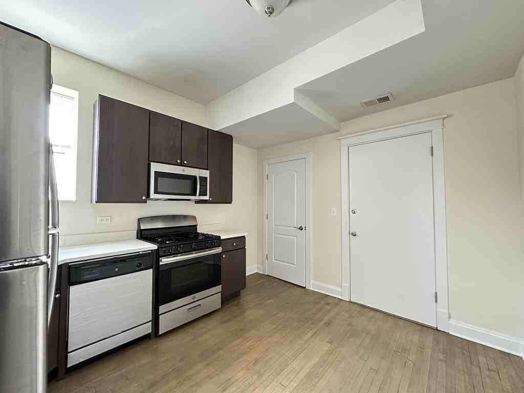 2814 N Troy St #2F - Photo 6 of 21