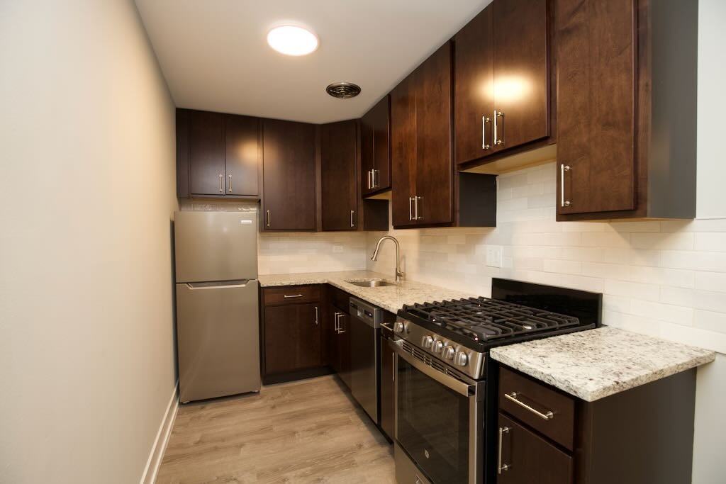 445 W Barry Ave #514 - Photo 3 of 21