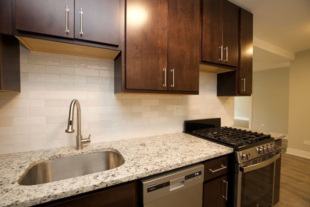 445 W Barry Ave #514 - Photo 4 of 21