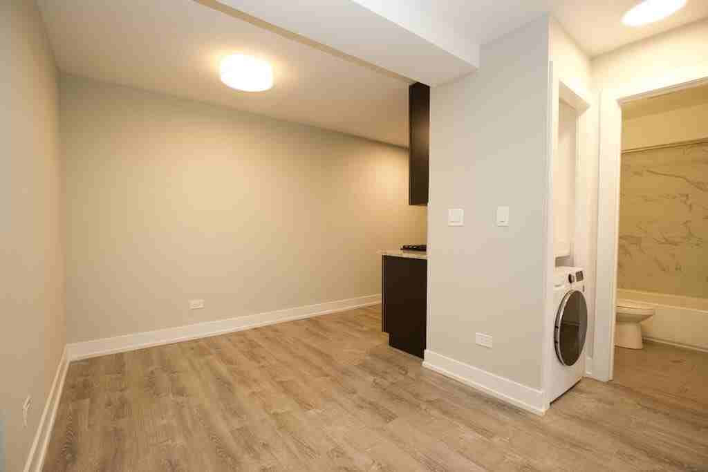 445 W Barry Ave #514 - Photo 6 of 21