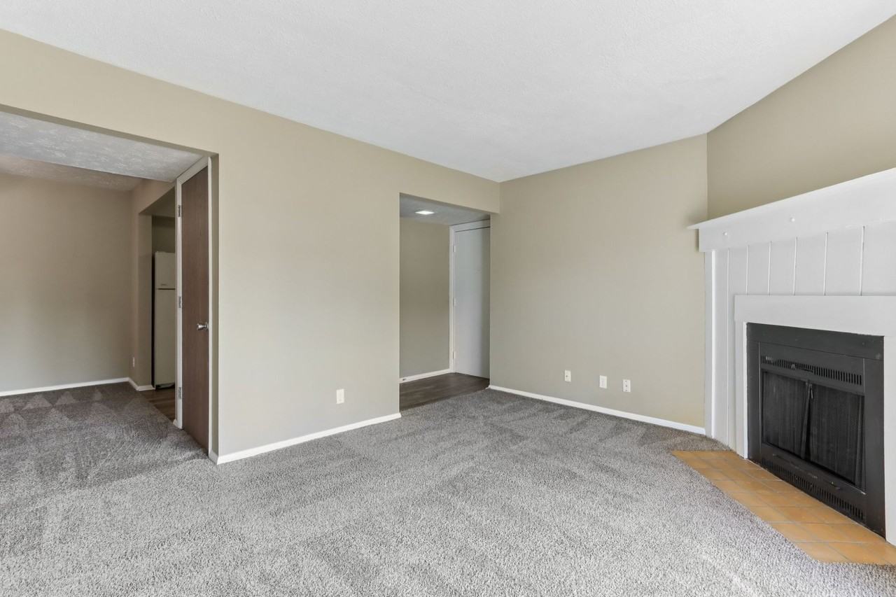 3030 MATTHEW DRIVE - Photo 7 of 38