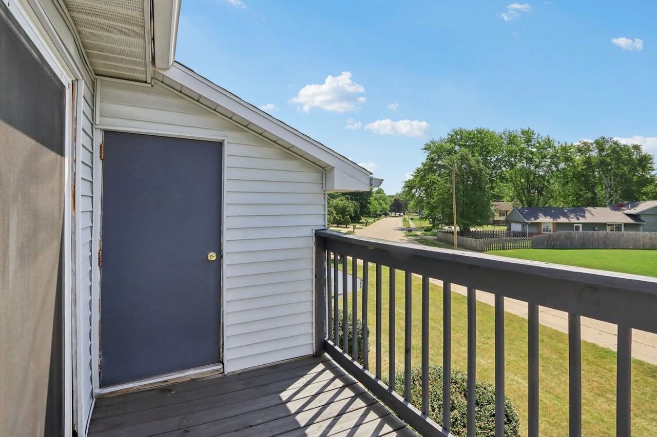 3030 MATTHEW DRIVE - Photo 3 of 41