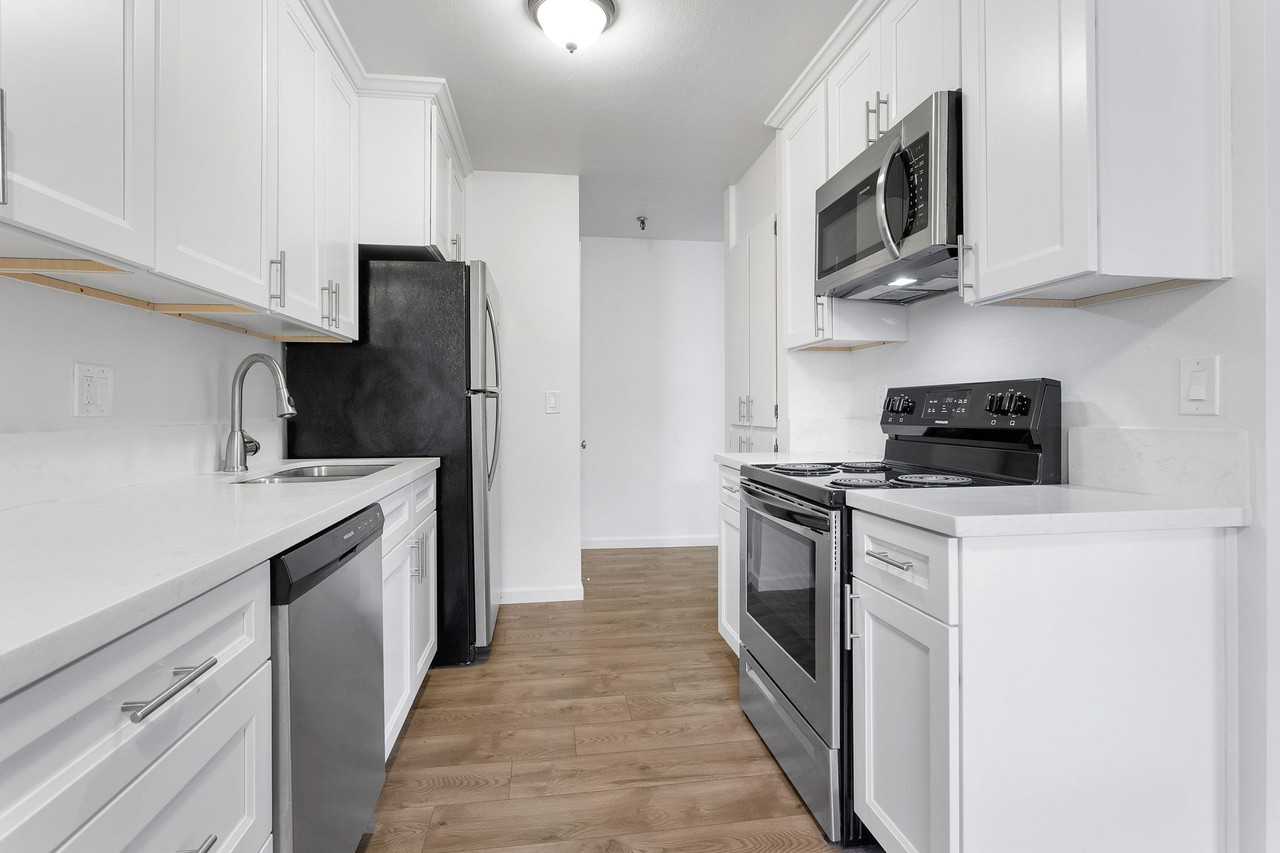 Sheri-Hill Apartments - Photo 5 of 18